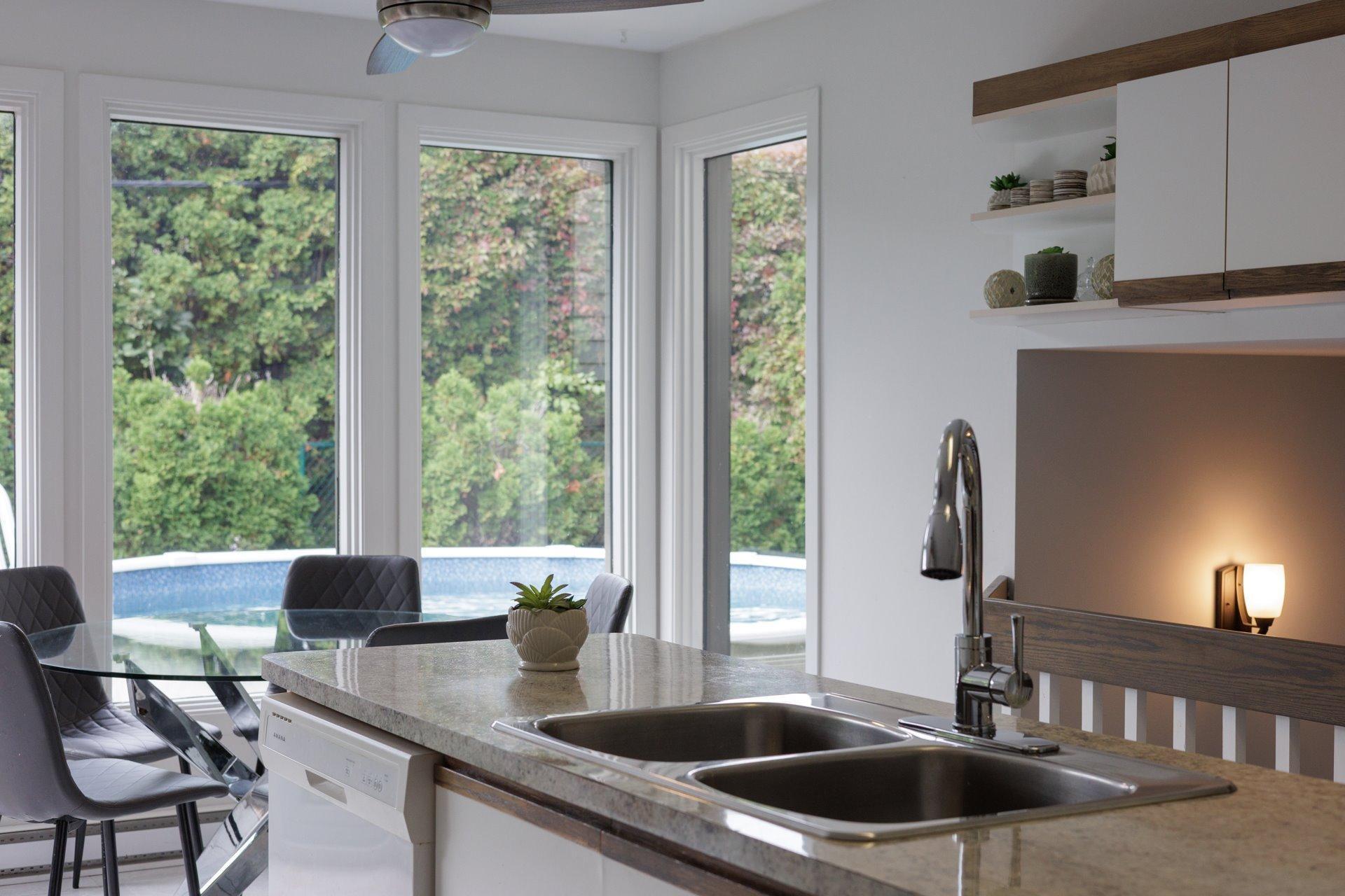 









236


Rue Acres

,
Kirkland,




QC
H9H4R2


