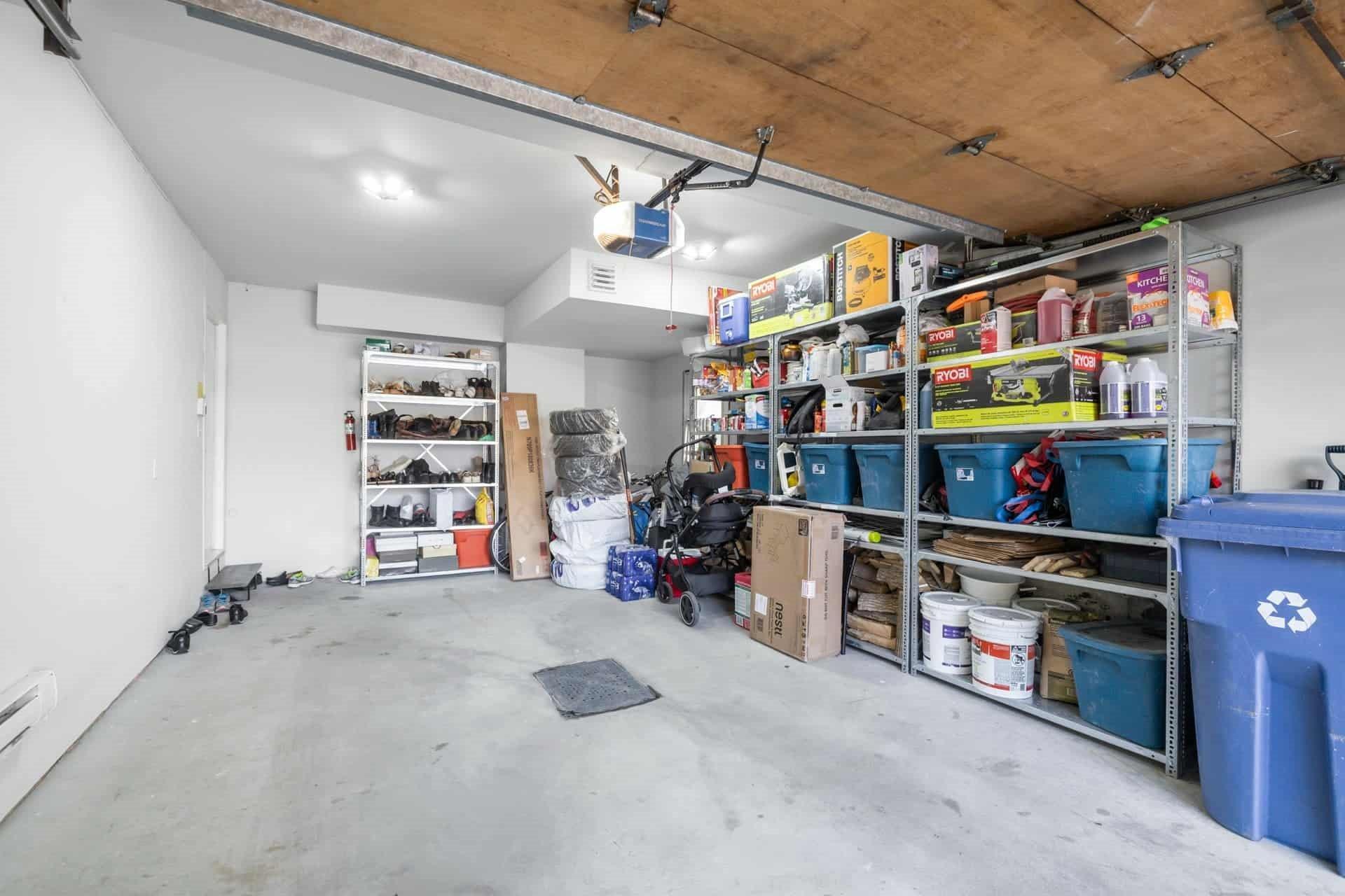 









236


Rue Acres

,
Kirkland,




QC
H9H4R2

