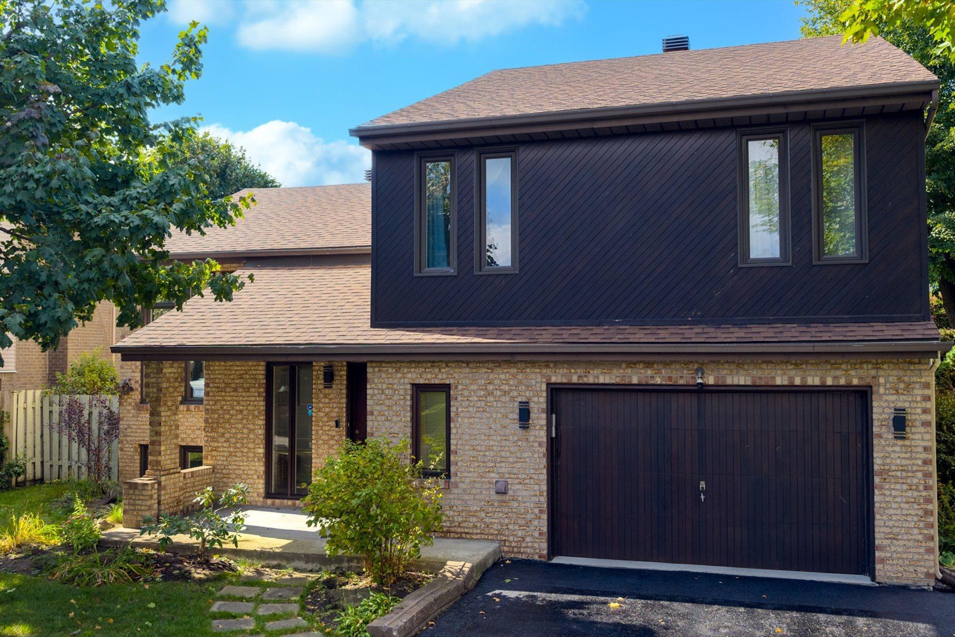 









236


Rue Acres

,
Kirkland,




QC
H9H4R2

