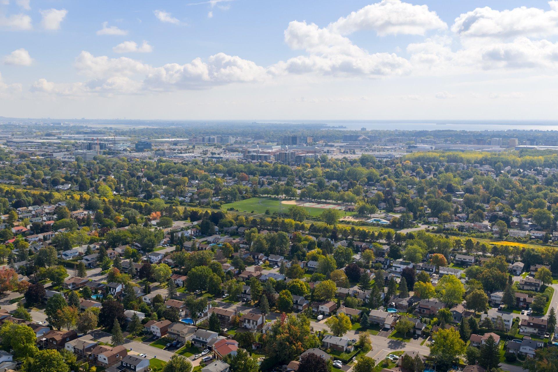









236


Rue Acres

,
Kirkland,




QC
H9H4R2

