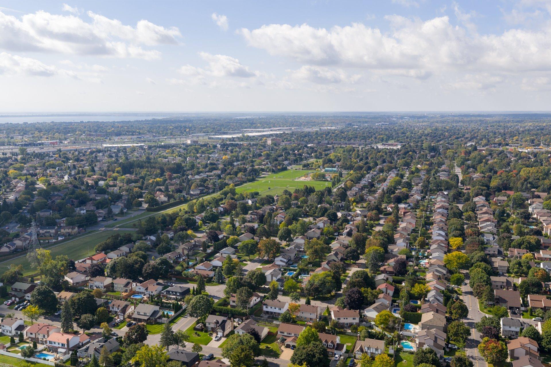 









236


Rue Acres

,
Kirkland,




QC
H9H4R2

