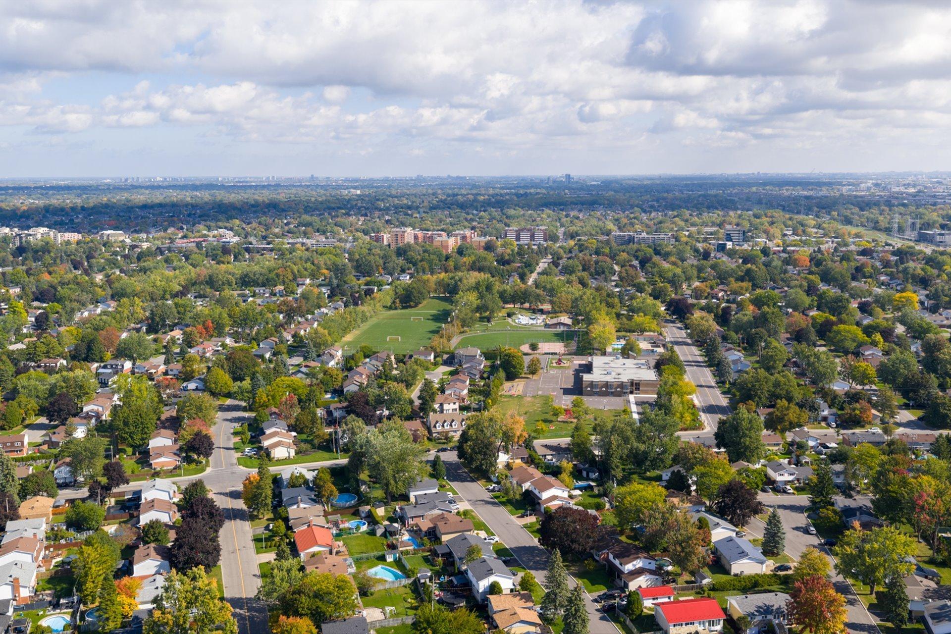 









236


Rue Acres

,
Kirkland,




QC
H9H4R2

