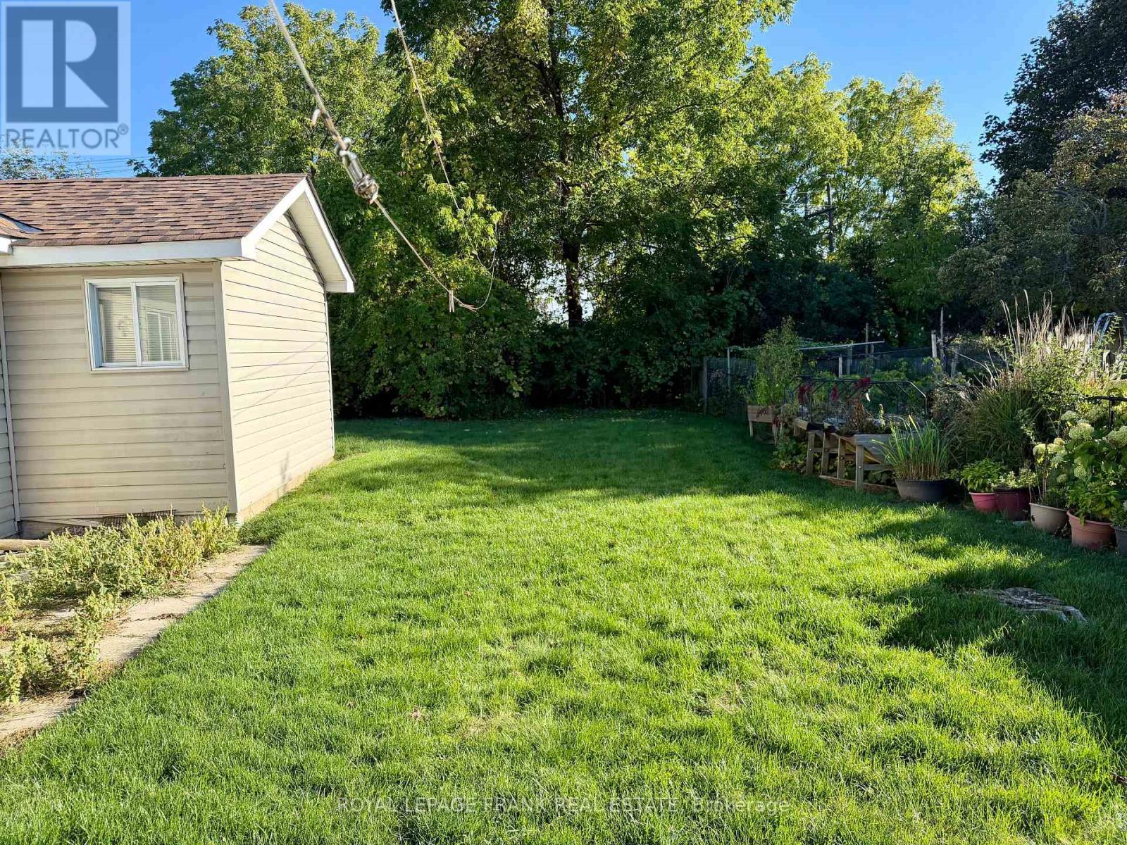 












631 CRERAR AVENUE

,
Oshawa (Donevan),




Ontario
L1H2W7

