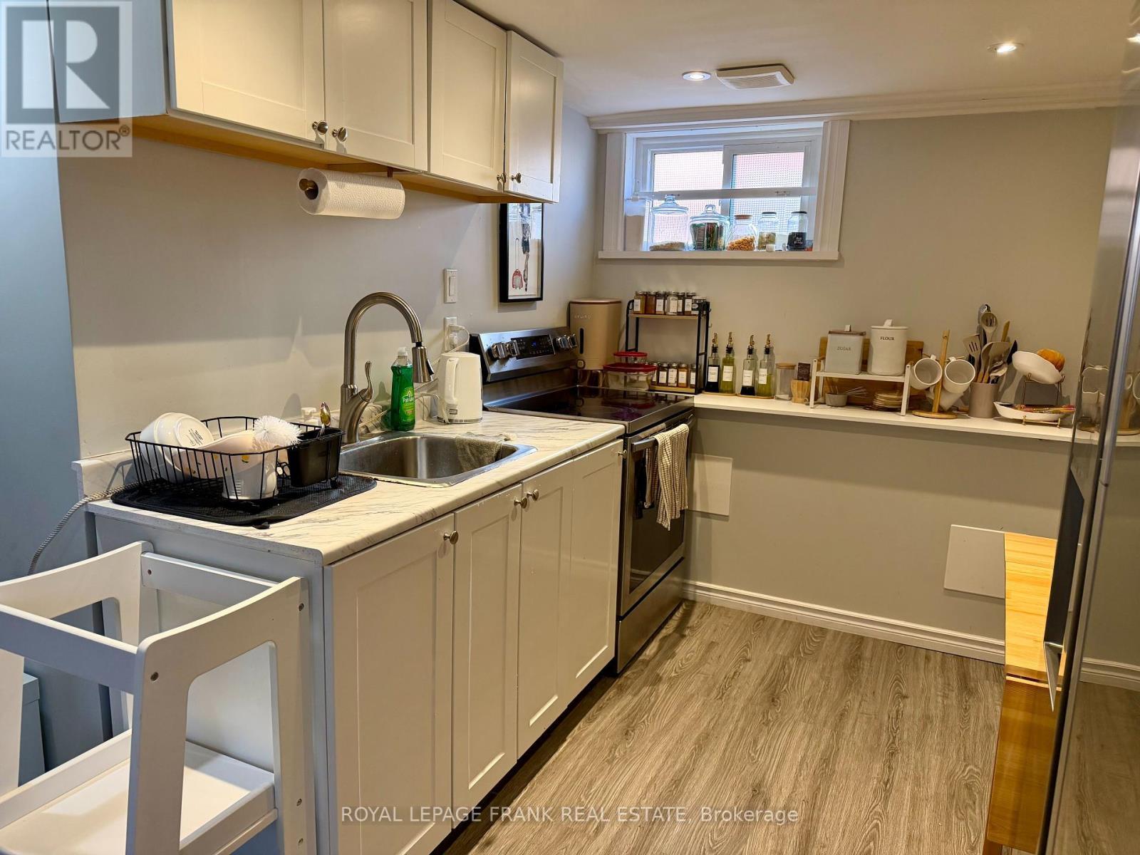 












631 CRERAR AVENUE

,
Oshawa (Donevan),




Ontario
L1H2W7

