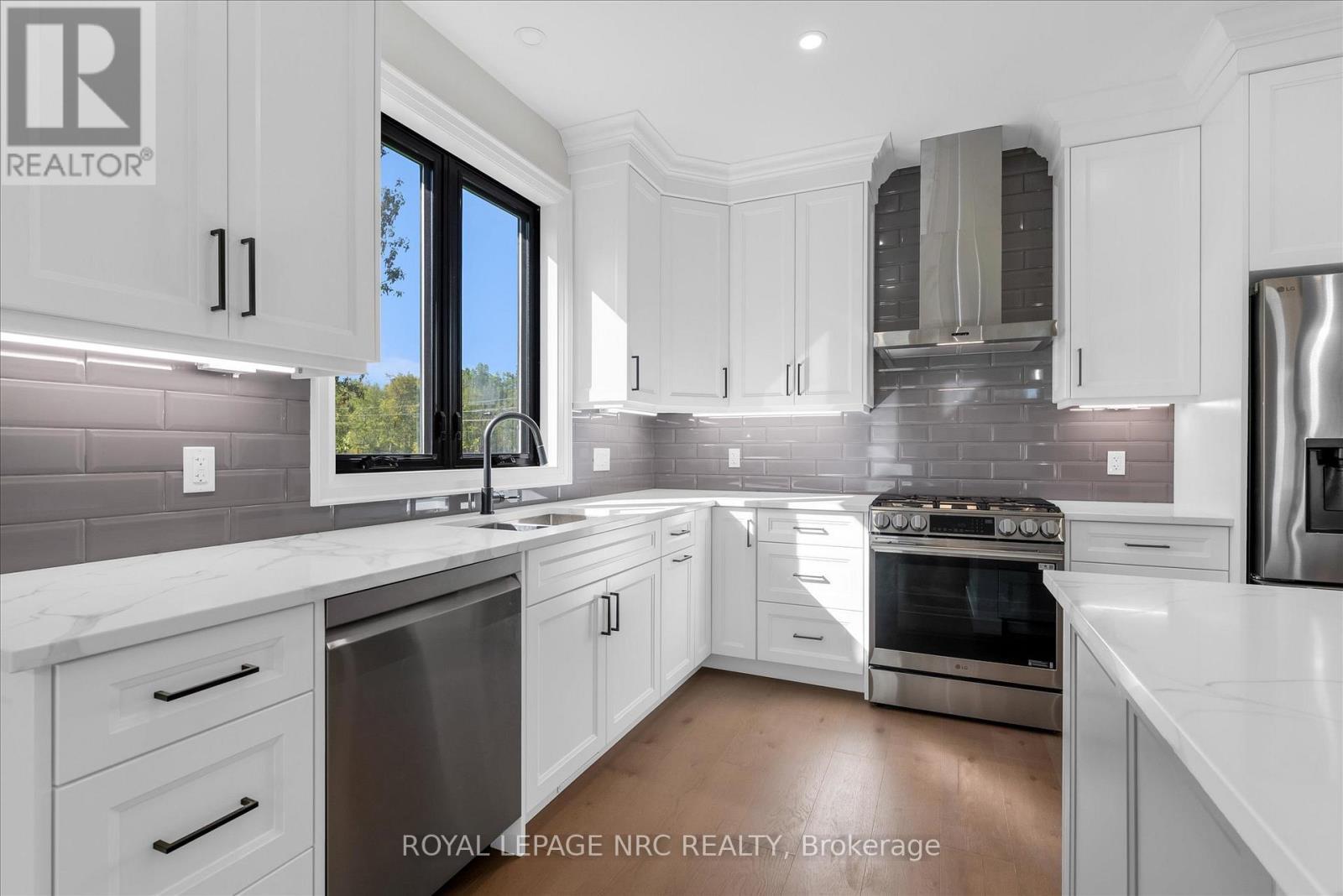 












207 FORKS ROAD

,
Welland (Dain City),




Ontario
L3B6C5

