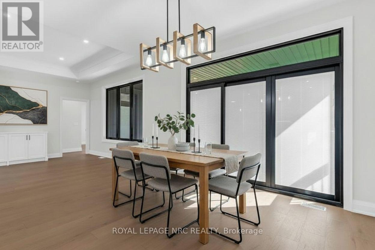 












207 FORKS ROAD

,
Welland (Dain City),




Ontario
L3B6C5

