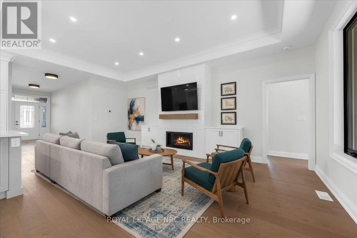 












207 FORKS ROAD

,
Welland (Dain City),




Ontario
L3B6C5

