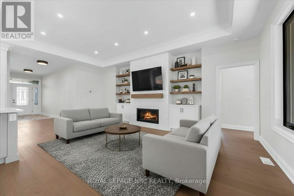 












207 FORKS ROAD

,
Welland (Dain City),




Ontario
L3B6C5

