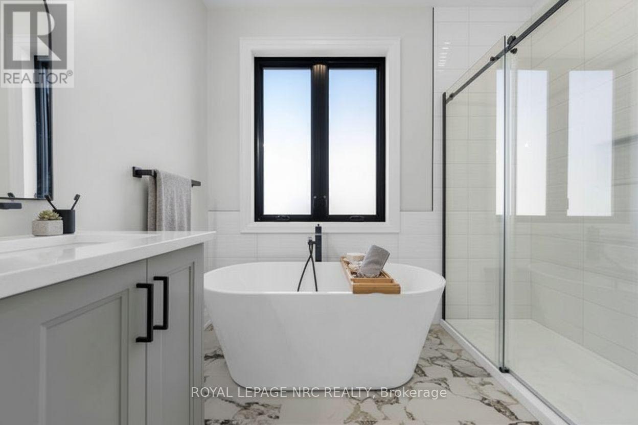 












207 FORKS ROAD

,
Welland (Dain City),




Ontario
L3B6C5

