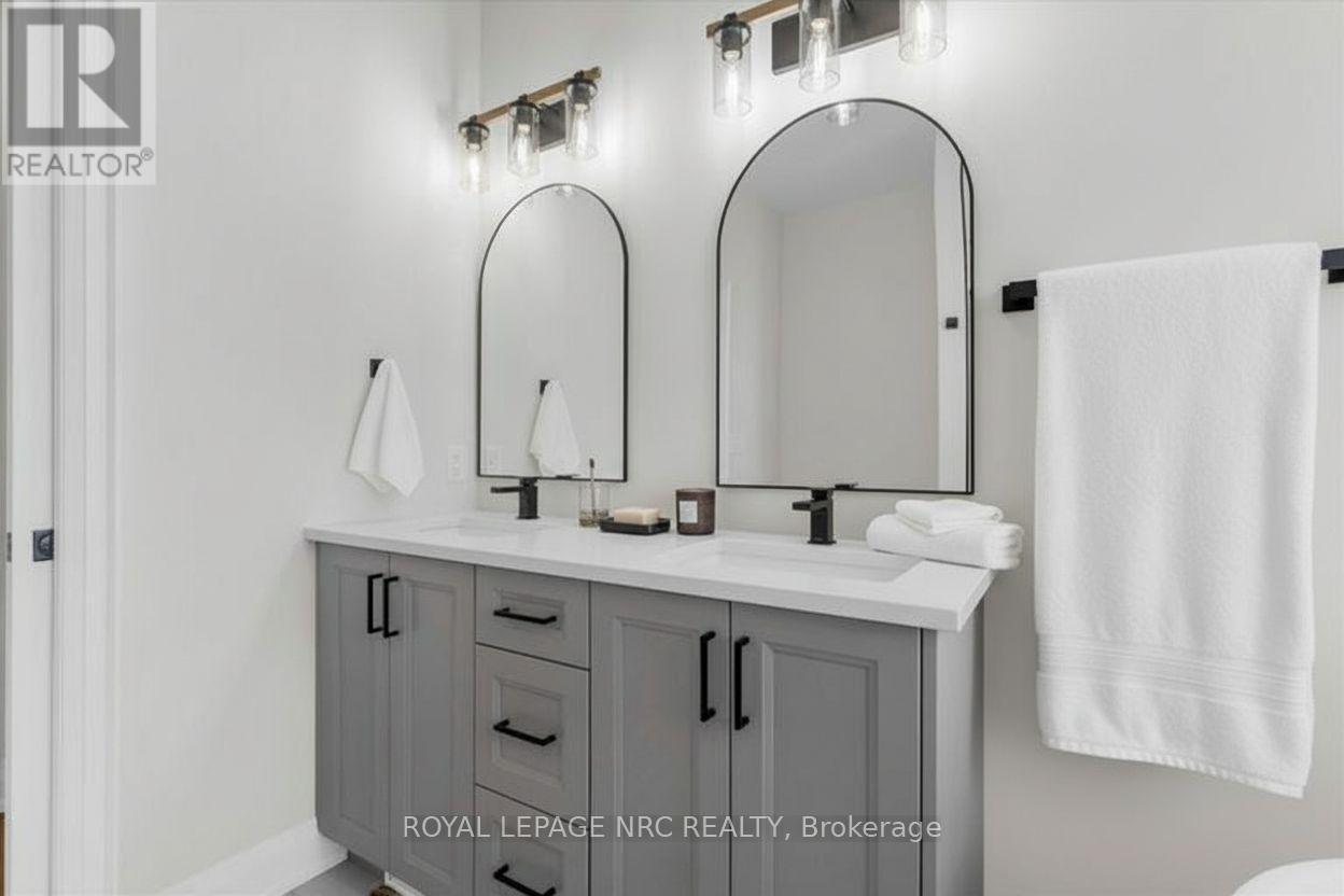 












207 FORKS ROAD

,
Welland (Dain City),




Ontario
L3B6C5

