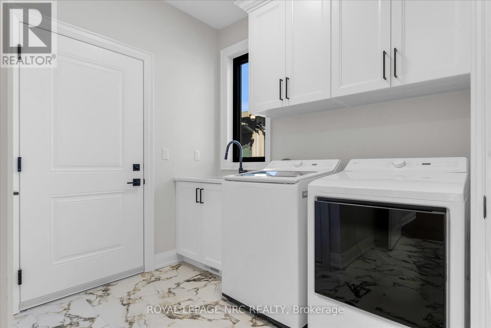 












207 FORKS ROAD

,
Welland (Dain City),




Ontario
L3B6C5

