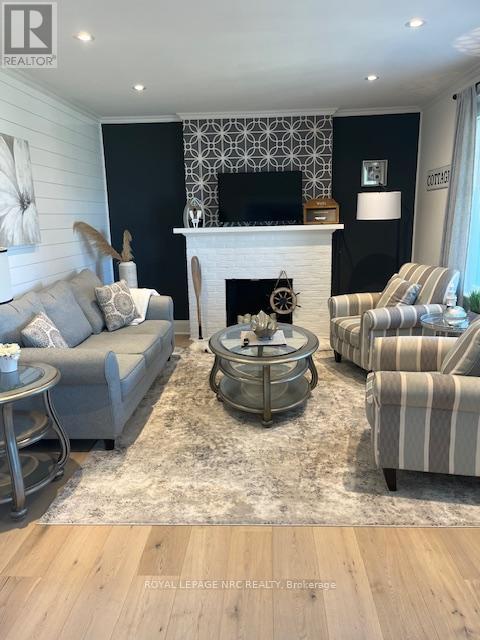 












5706 KING STREET

,
Lincoln (Beamsville),




Ontario
L0R1B3

