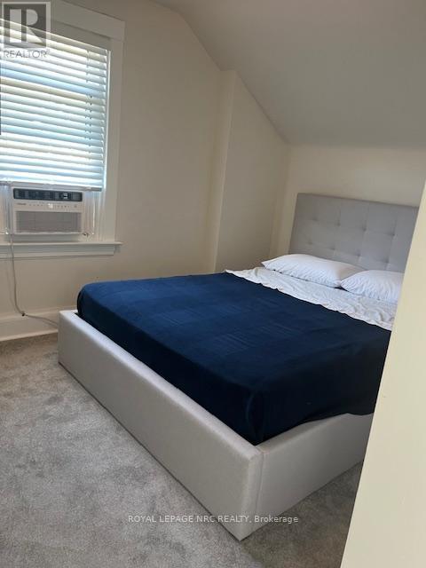 












5706 KING STREET

,
Lincoln (Beamsville),




Ontario
L0R1B3

