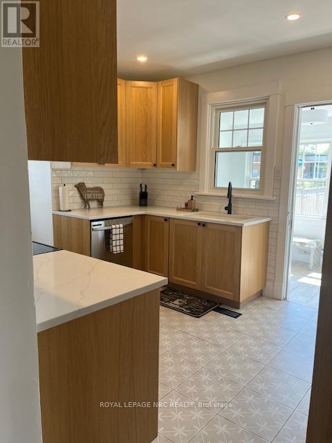 












5706 KING STREET

,
Lincoln (Beamsville),




Ontario
L0R1B3

