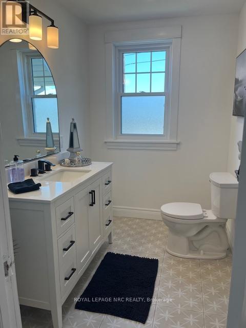 












5706 KING STREET

,
Lincoln (Beamsville),




Ontario
L0R1B3

