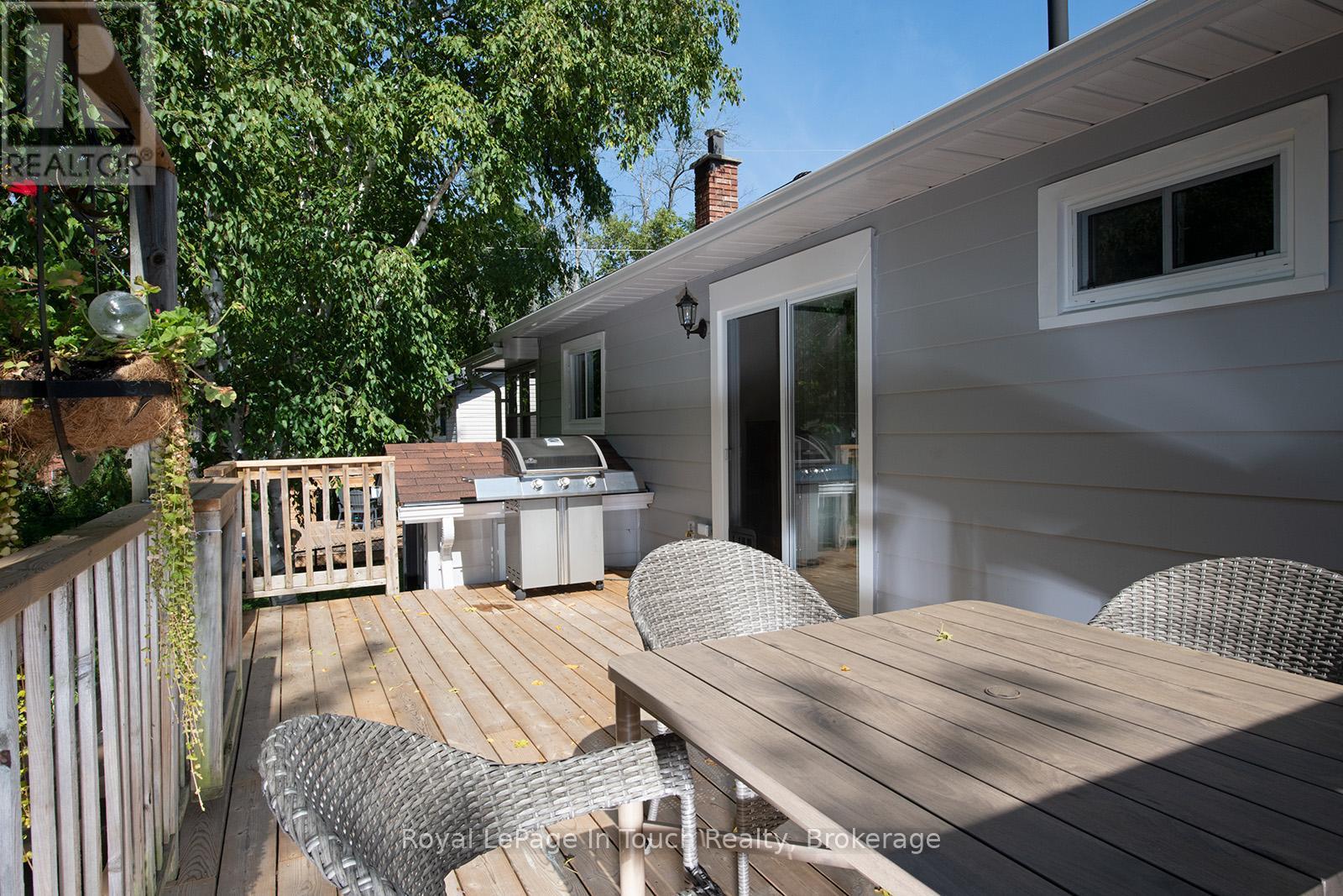 












8 CYRIL MARTIN PLACE

,
Severn (Coldwater),




Ontario
L0K1E0

