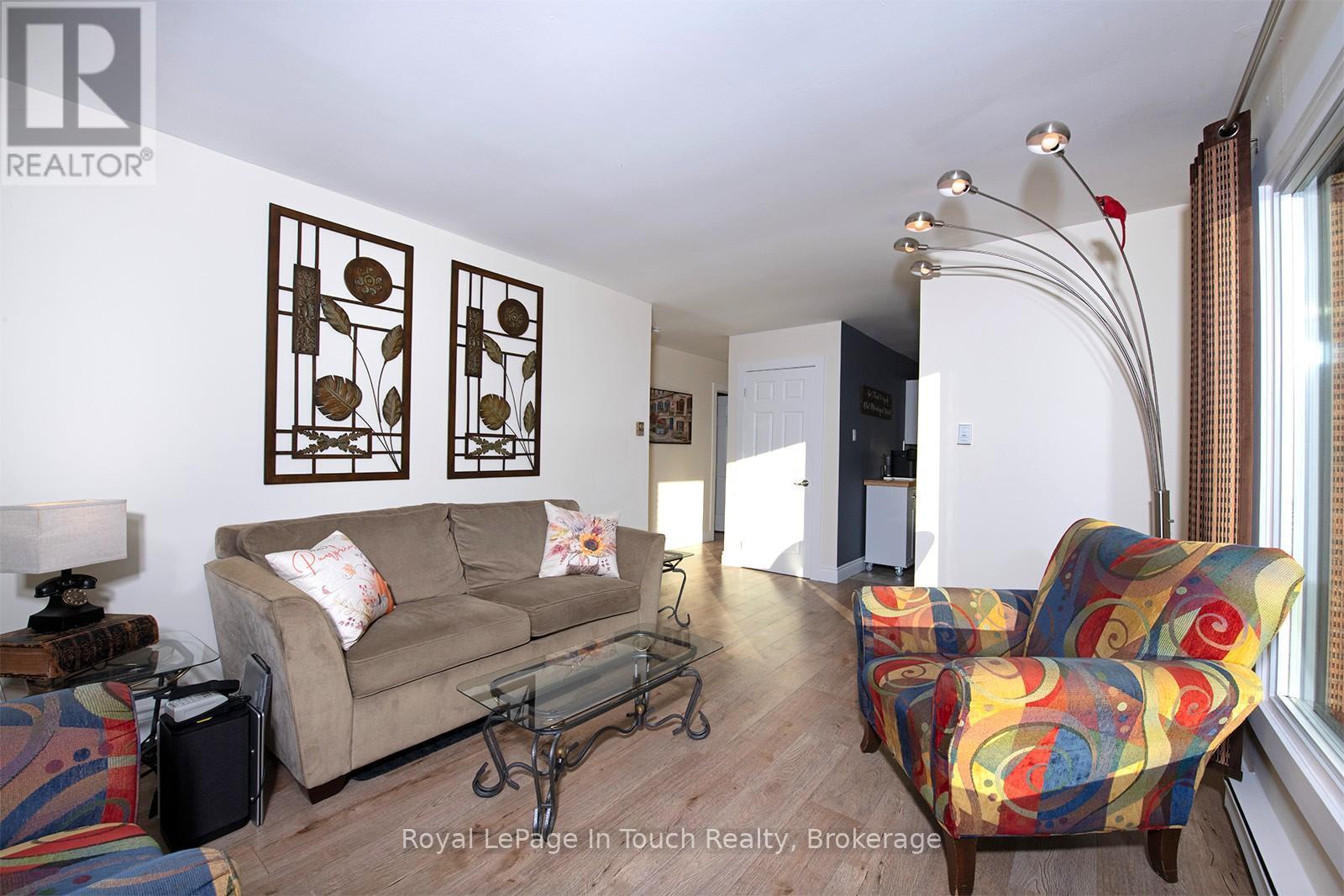 












8 CYRIL MARTIN PLACE

,
Severn (Coldwater),




Ontario
L0K1E0

