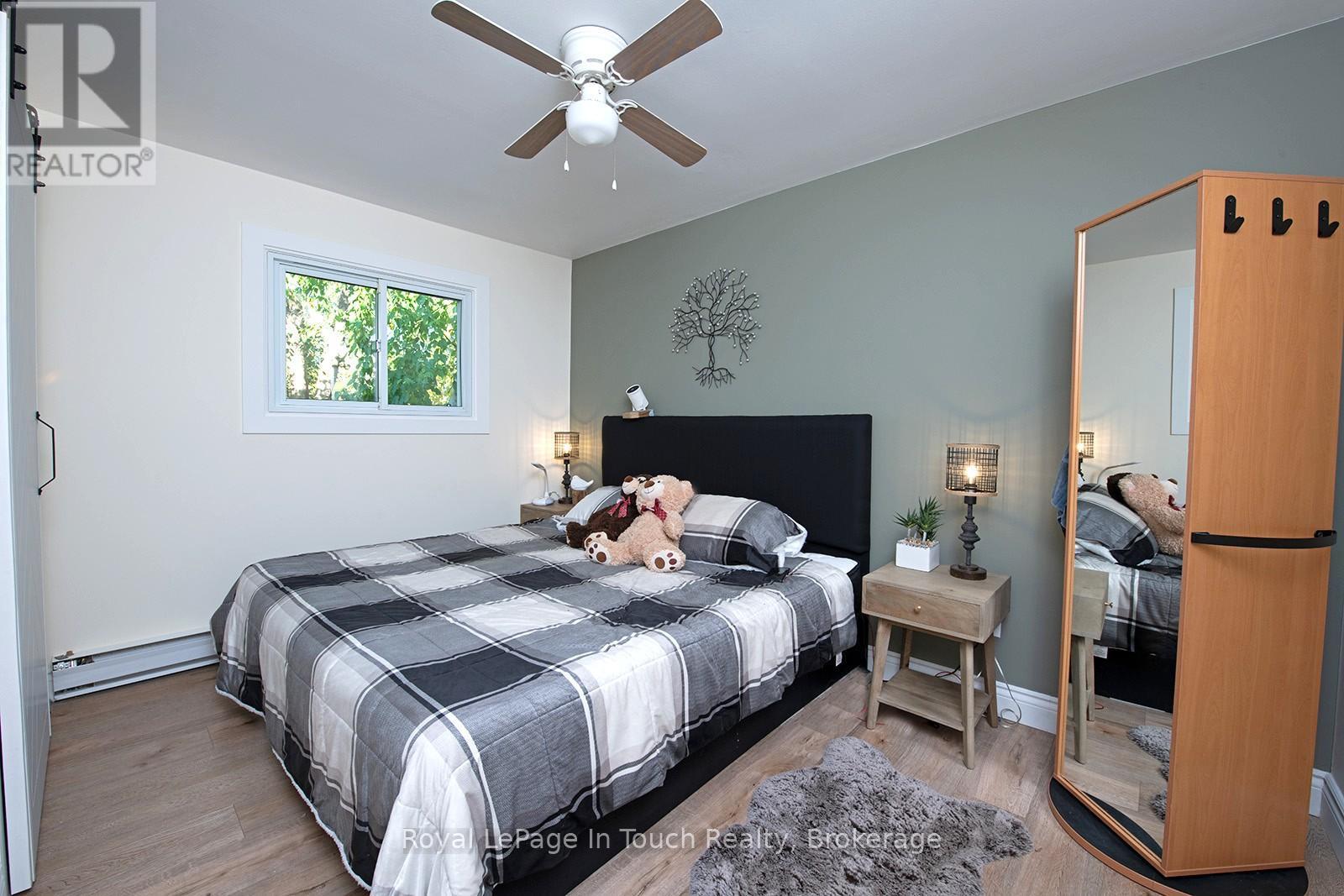 












8 CYRIL MARTIN PLACE

,
Severn (Coldwater),




Ontario
L0K1E0

