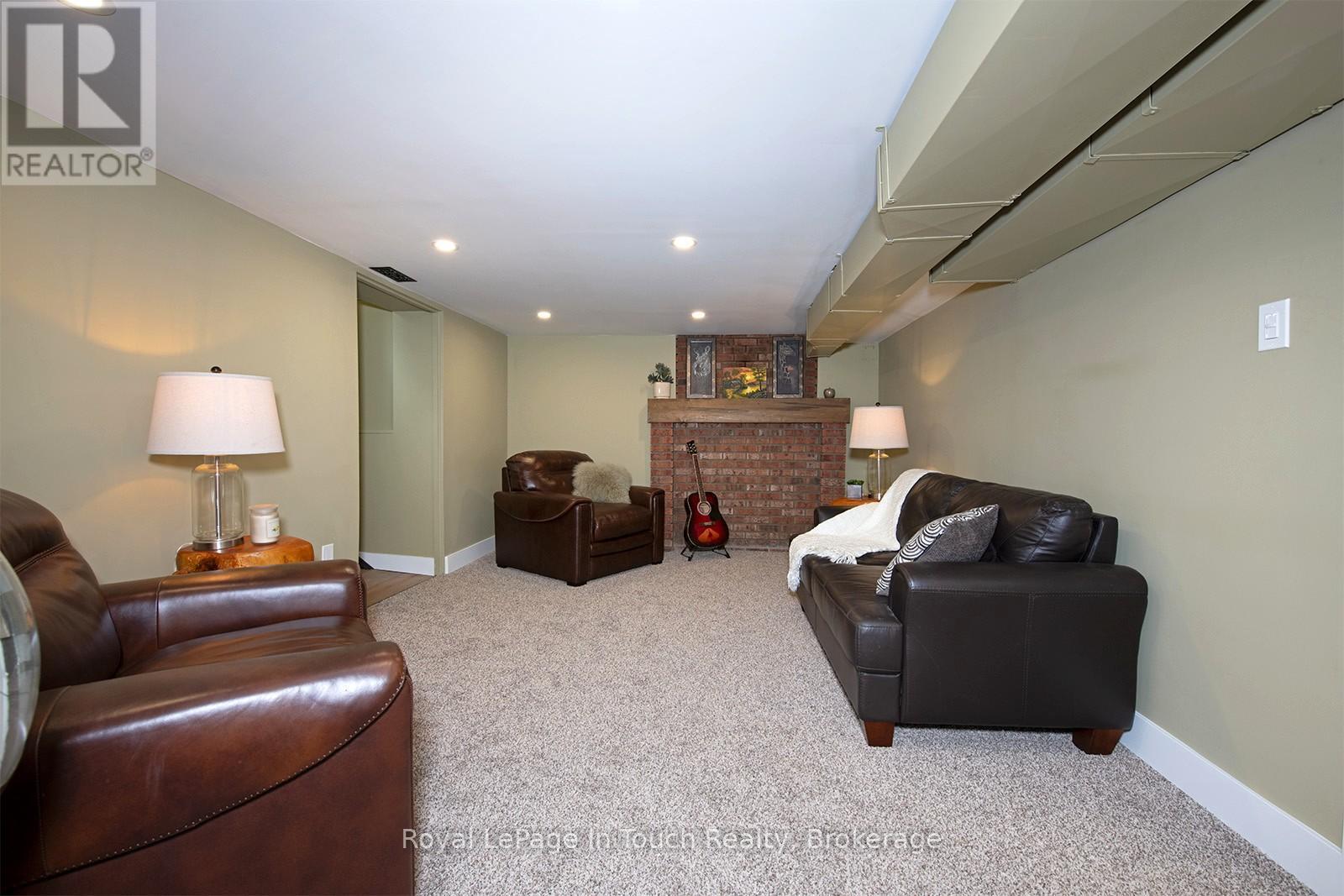 












8 CYRIL MARTIN PLACE

,
Severn (Coldwater),




Ontario
L0K1E0

