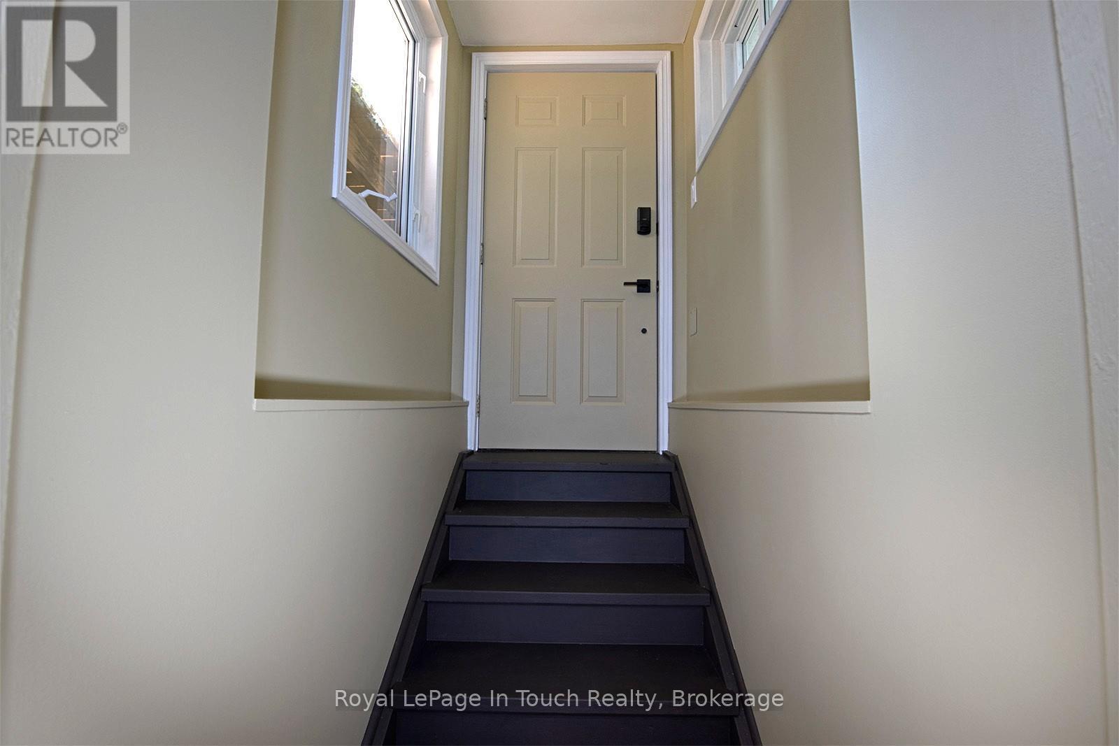 












8 CYRIL MARTIN PLACE

,
Severn (Coldwater),




Ontario
L0K1E0

