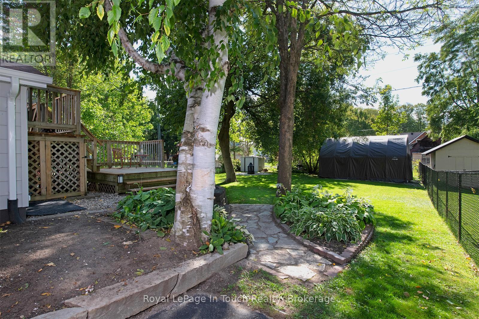 












8 CYRIL MARTIN PLACE

,
Severn (Coldwater),




Ontario
L0K1E0

