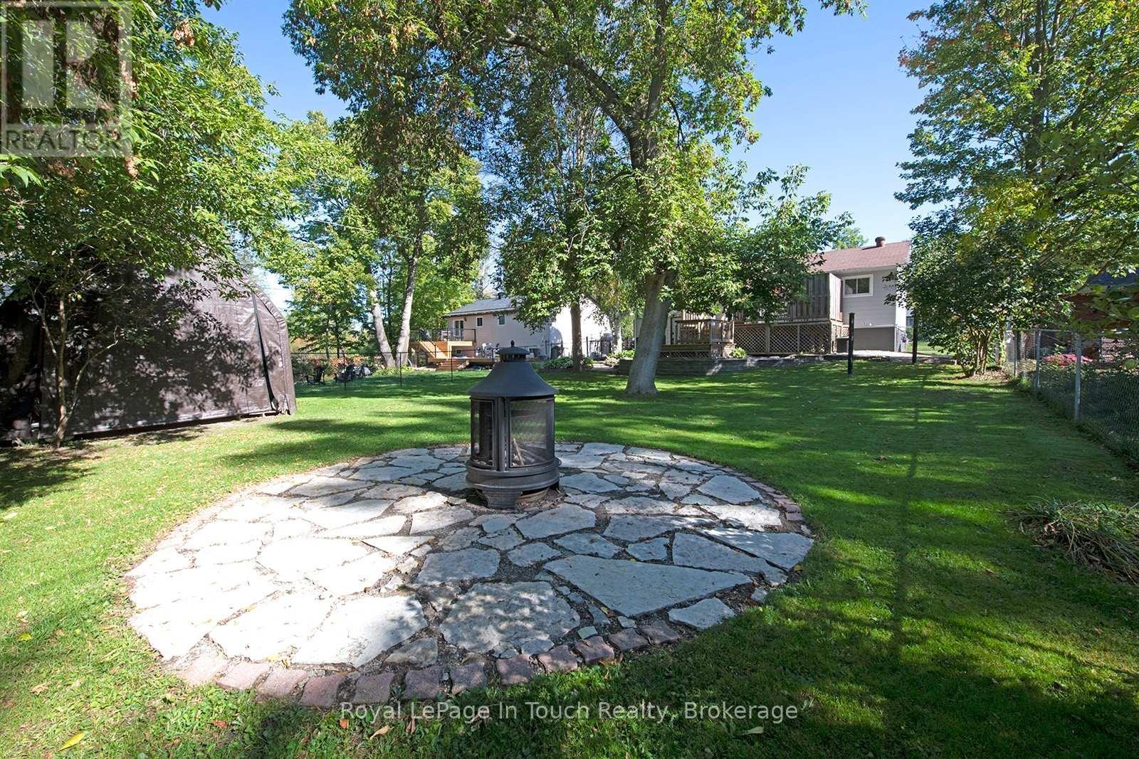 












8 CYRIL MARTIN PLACE

,
Severn (Coldwater),




Ontario
L0K1E0

