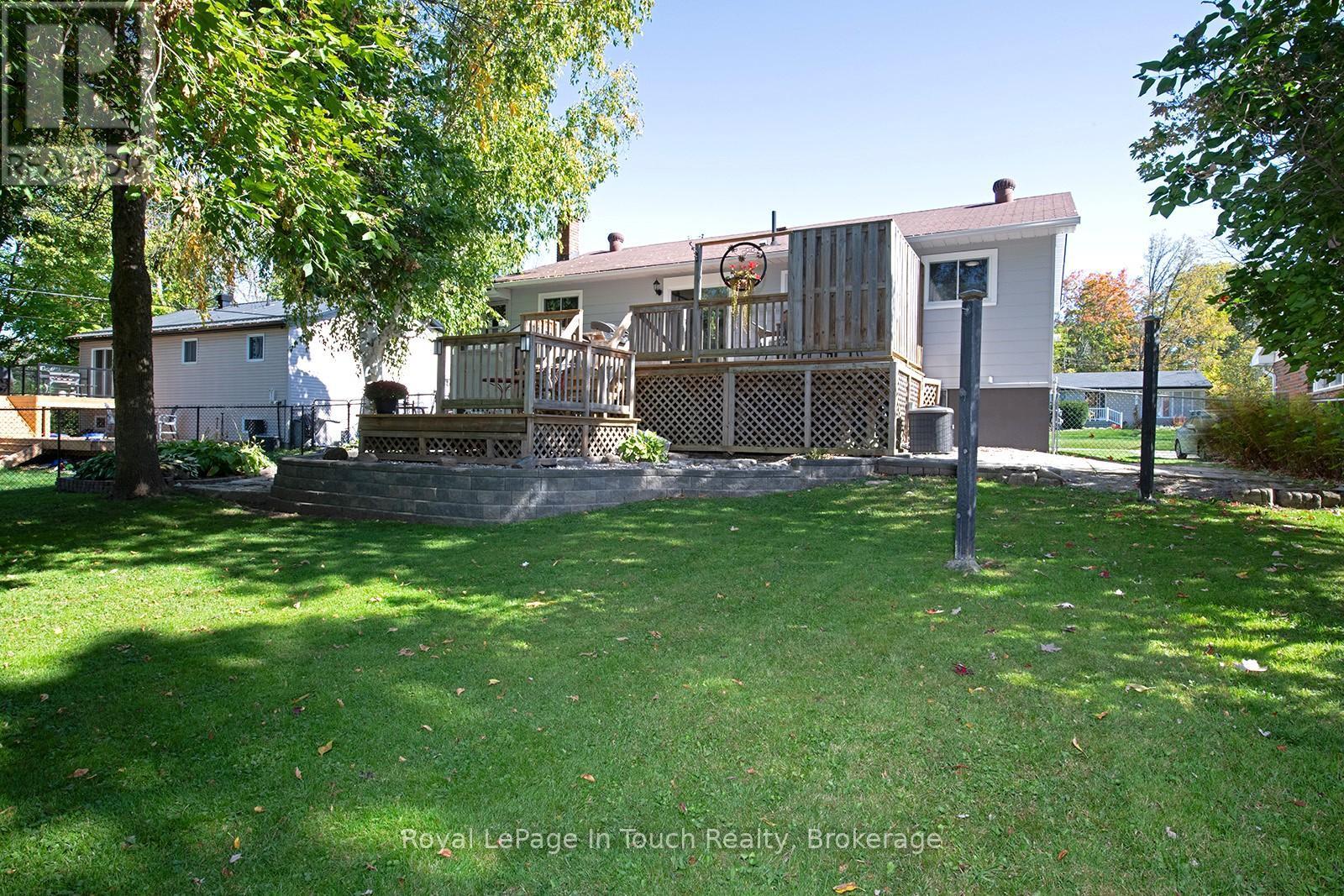 












8 CYRIL MARTIN PLACE

,
Severn (Coldwater),




Ontario
L0K1E0

