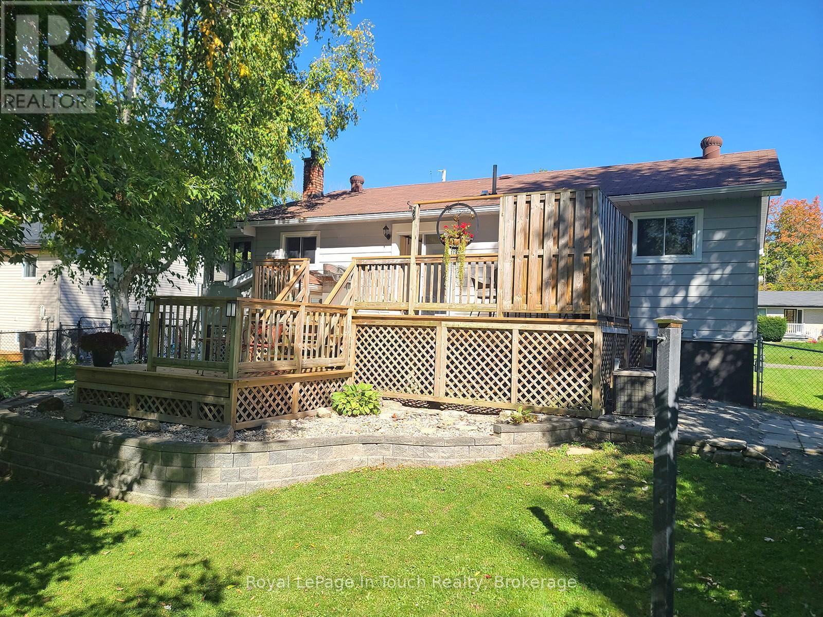 












8 CYRIL MARTIN PLACE

,
Severn (Coldwater),




Ontario
L0K1E0


