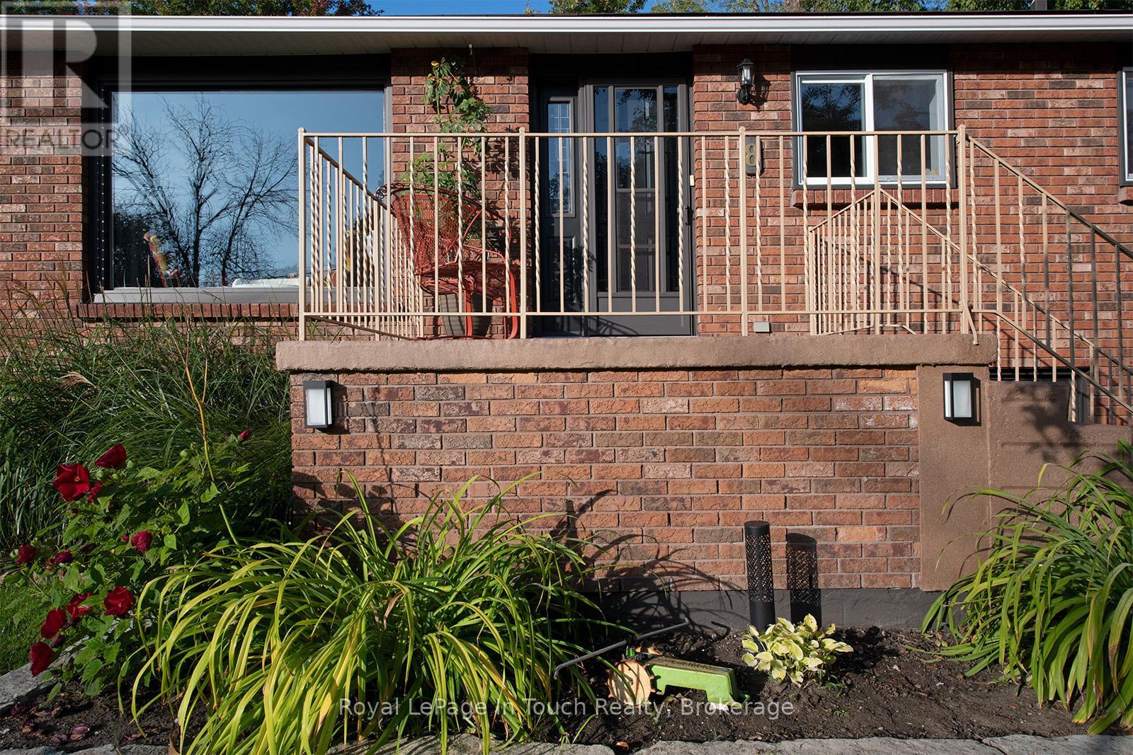 












8 CYRIL MARTIN PLACE

,
Severn (Coldwater),




Ontario
L0K1E0

