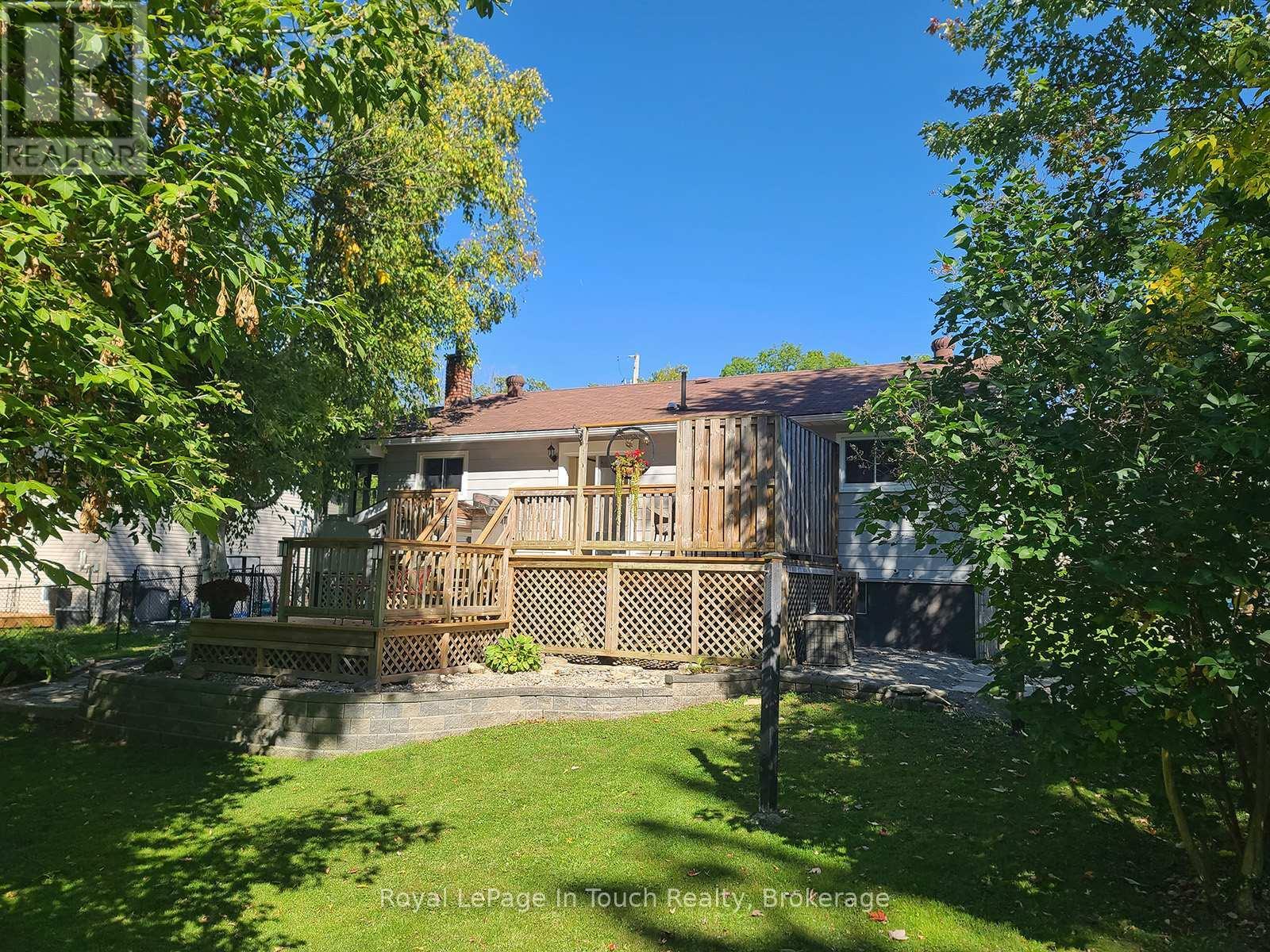 












8 CYRIL MARTIN PLACE

,
Severn (Coldwater),




Ontario
L0K1E0

