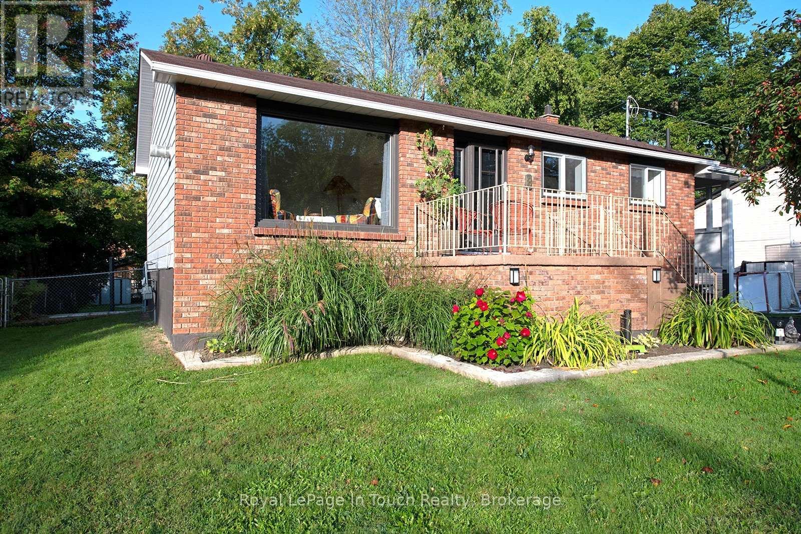 












8 CYRIL MARTIN PLACE

,
Severn (Coldwater),




Ontario
L0K1E0

