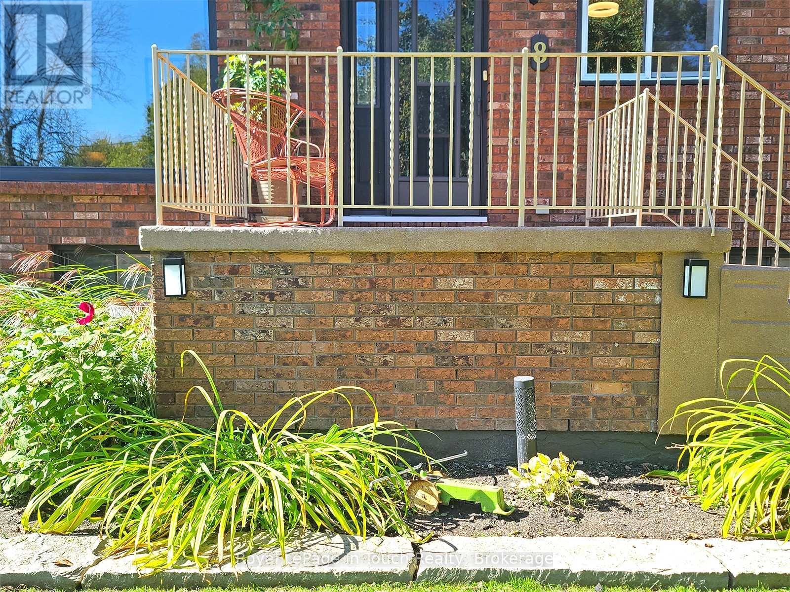 












8 CYRIL MARTIN PLACE

,
Severn (Coldwater),




Ontario
L0K1E0

