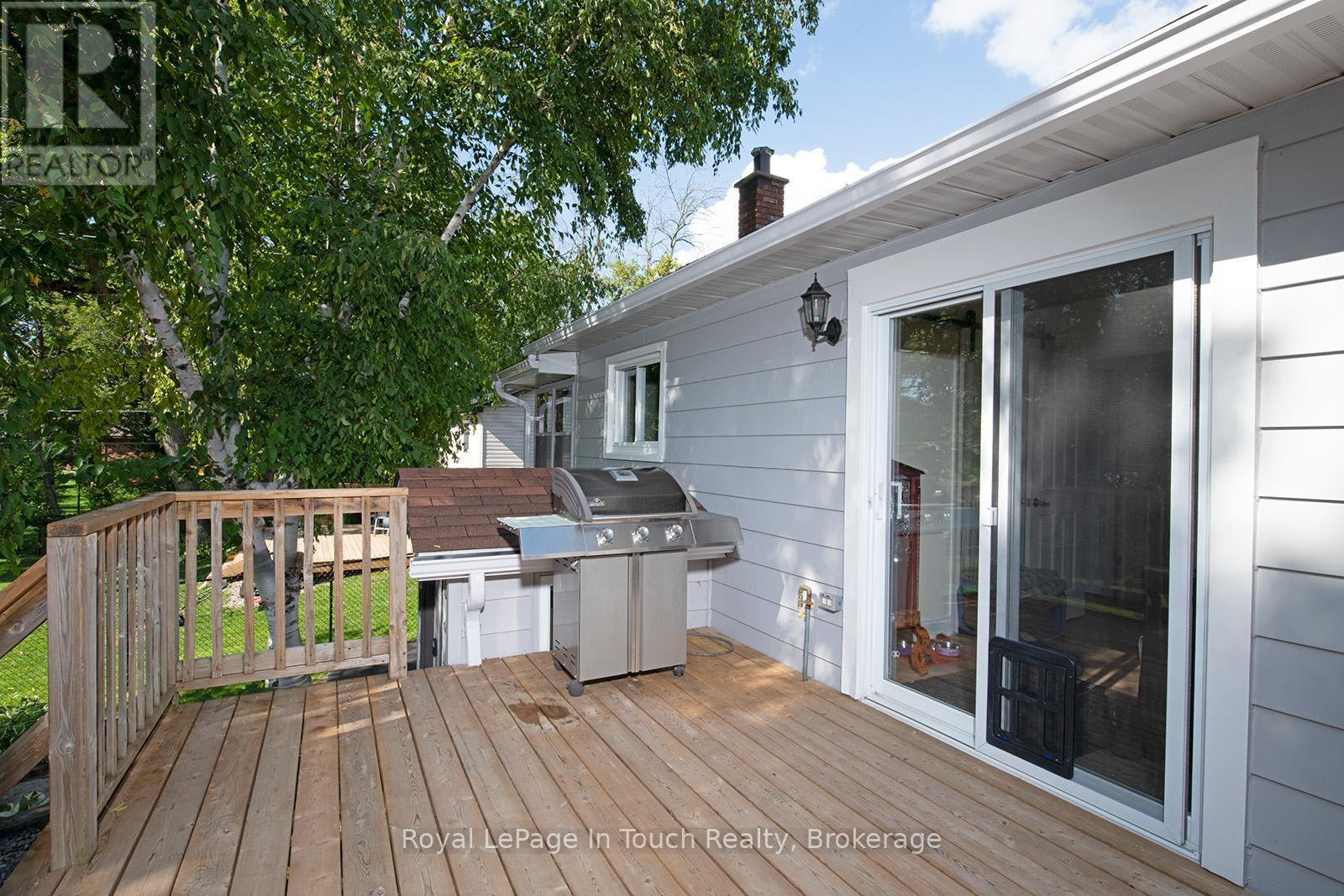 












8 CYRIL MARTIN PLACE

,
Severn (Coldwater),




Ontario
L0K1E0

