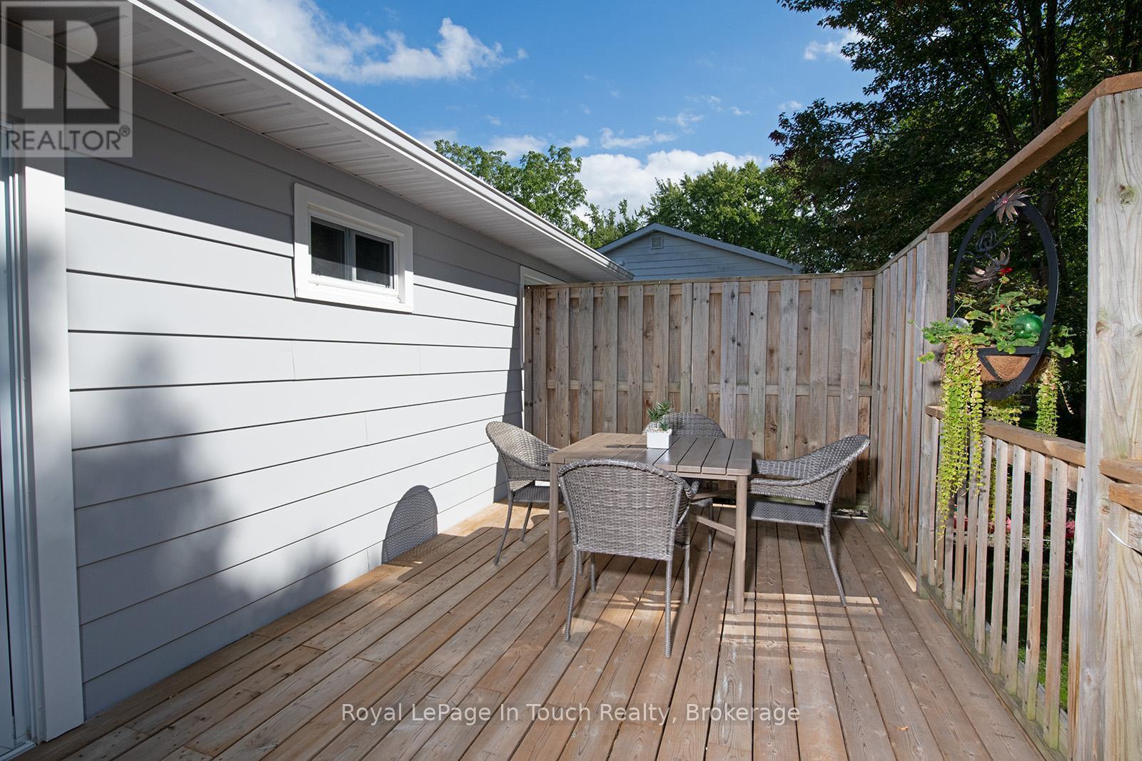 












8 CYRIL MARTIN PLACE

,
Severn (Coldwater),




Ontario
L0K1E0


