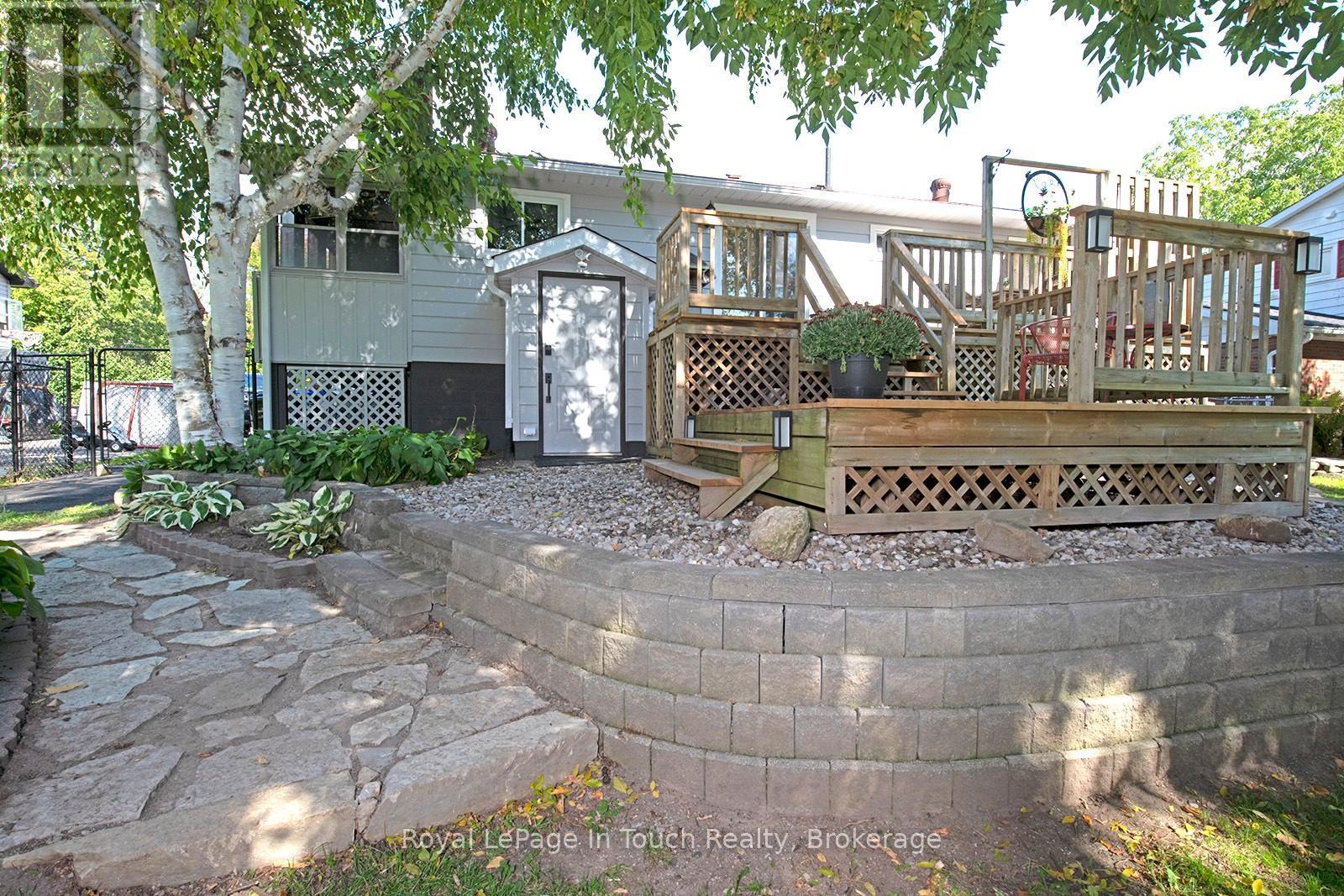 












8 CYRIL MARTIN PLACE

,
Severn (Coldwater),




Ontario
L0K1E0

