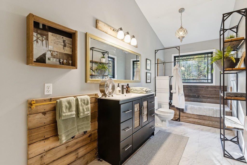 









19


Ch. McCarthy

,
Chelsea,




QC
J9B2H5

