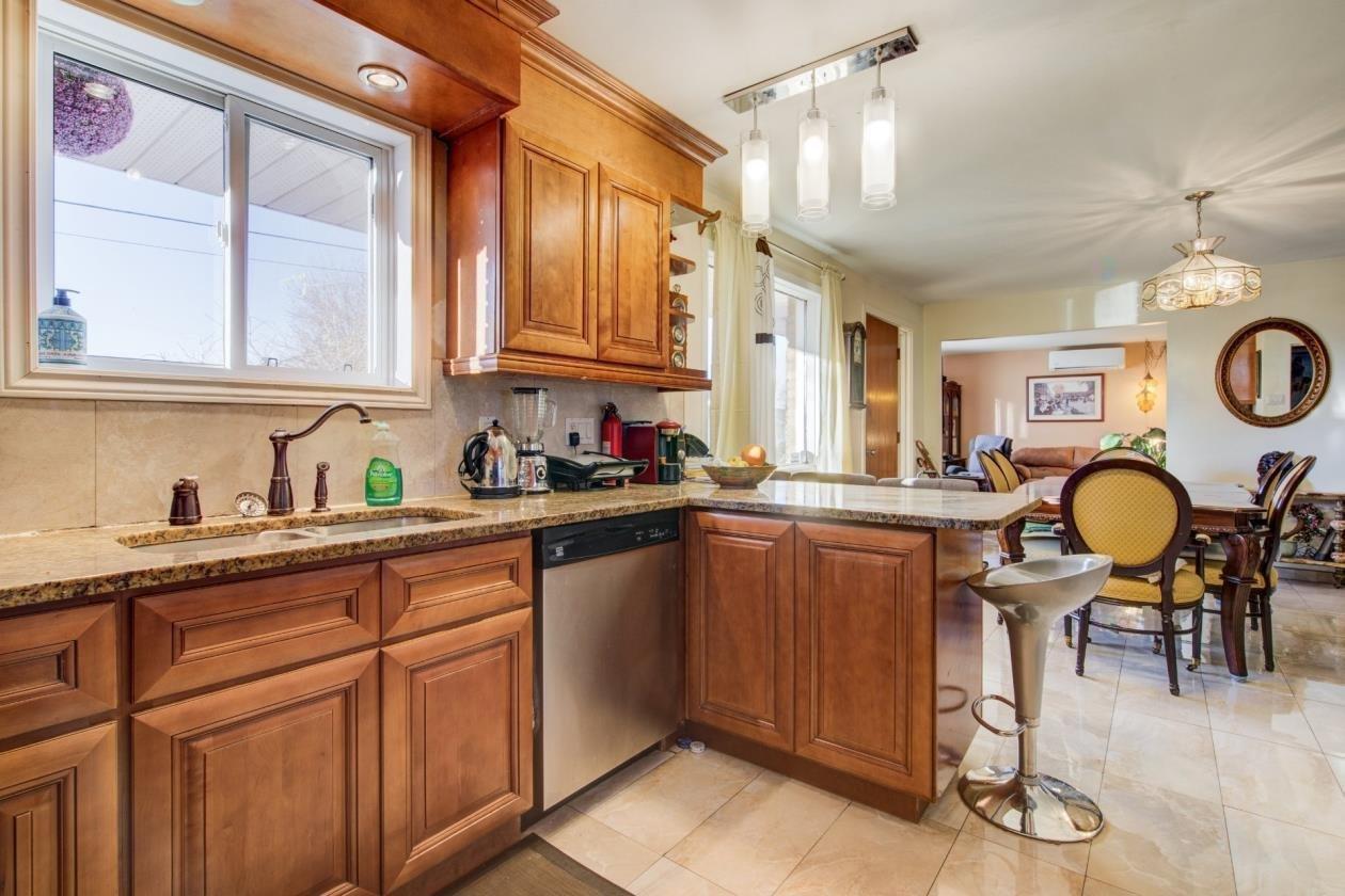 









3925


Rue Duvernay

,
Longueuil (Saint-Hubert),




QC
J3Y4H5

