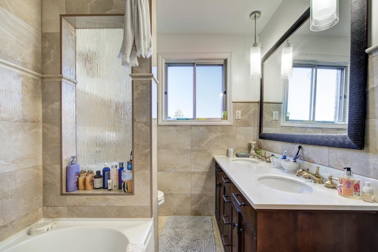 









3925


Rue Duvernay

,
Longueuil (Saint-Hubert),




QC
J3Y4H5

