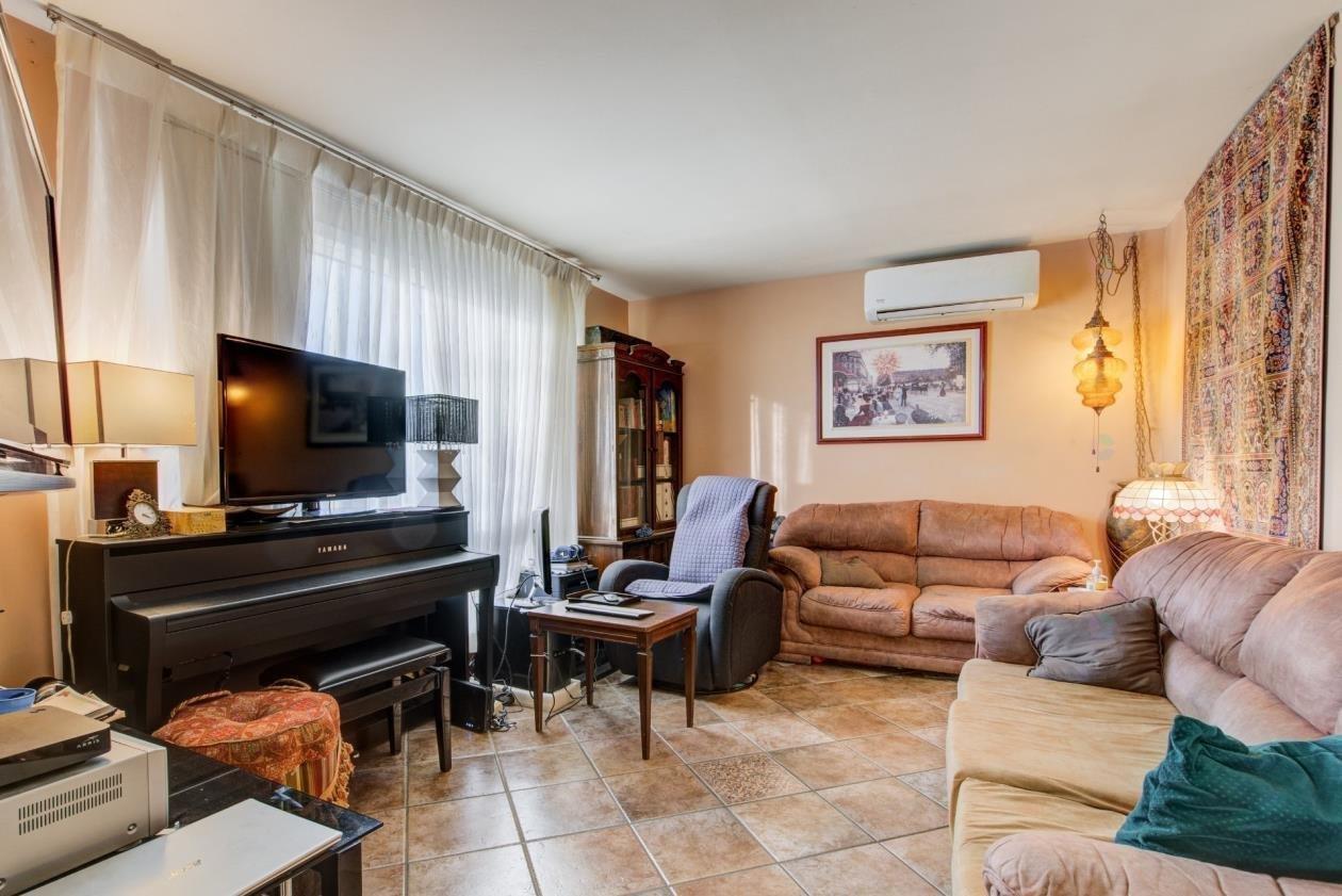 









3925


Rue Duvernay

,
Longueuil (Saint-Hubert),




QC
J3Y4H5

