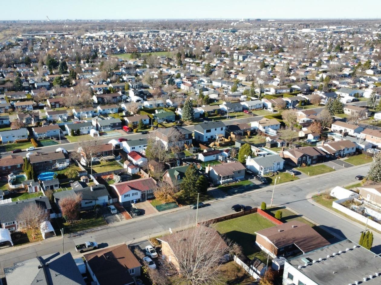 









3925


Rue Duvernay

,
Longueuil (Saint-Hubert),




QC
J3Y4H5

