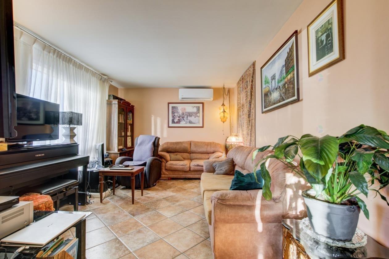 









3925


Rue Duvernay

,
Longueuil (Saint-Hubert),




QC
J3Y4H5

