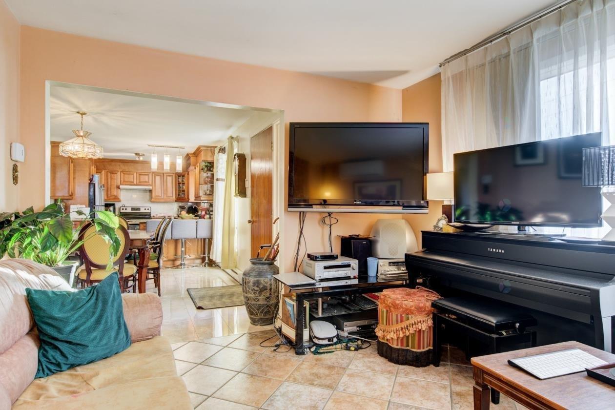 









3925


Rue Duvernay

,
Longueuil (Saint-Hubert),




QC
J3Y4H5

