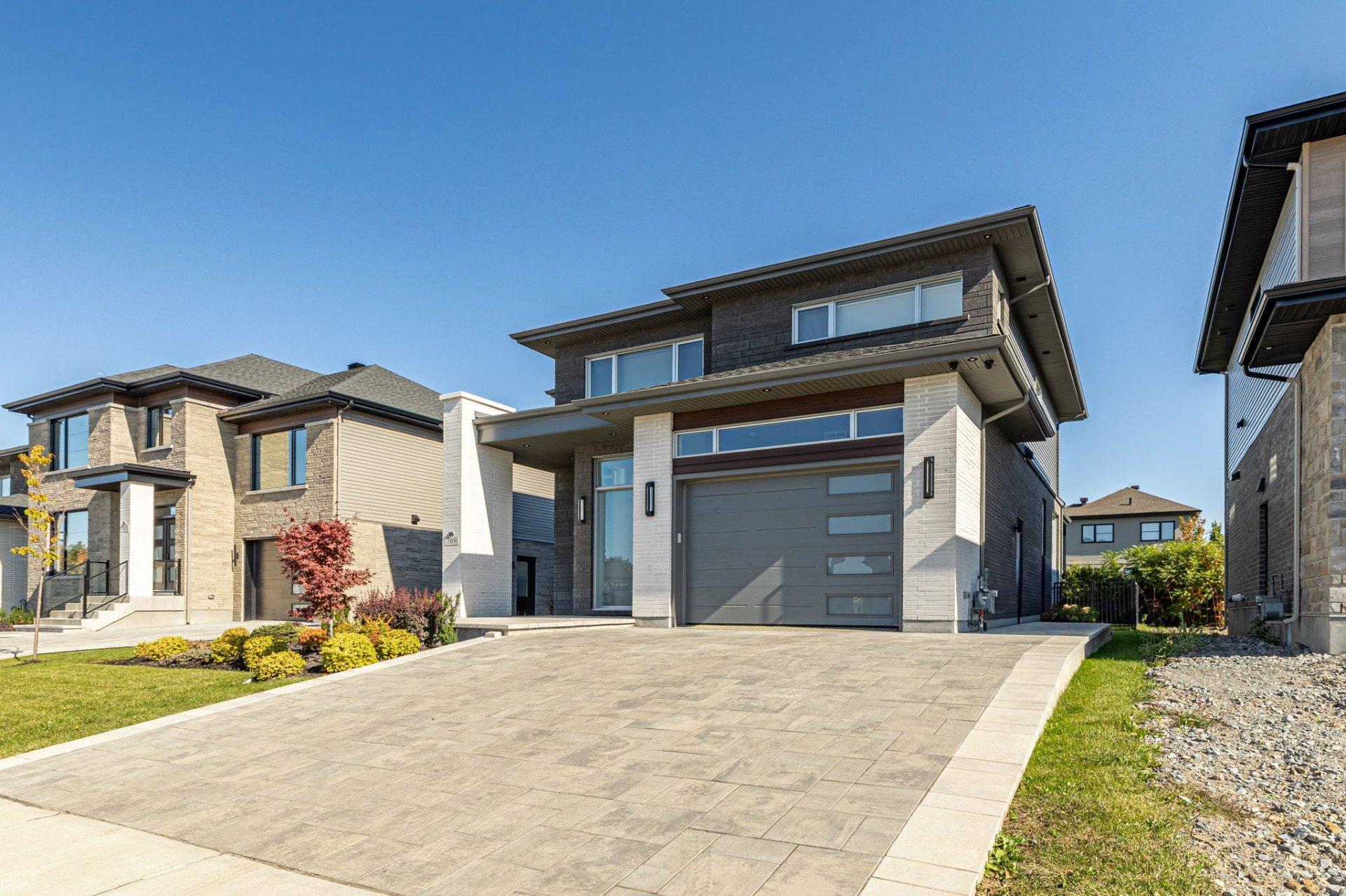 









769


Rue Louis-Quilico

,
Boucherville,




QC
J4B0L8

