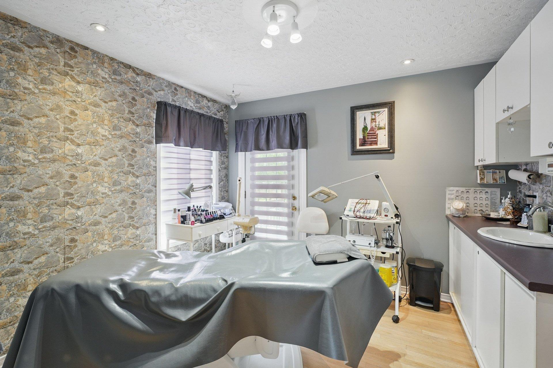 









673


Ch. Klock

,
Gatineau (Aylmer),




QC
J9J3G8

