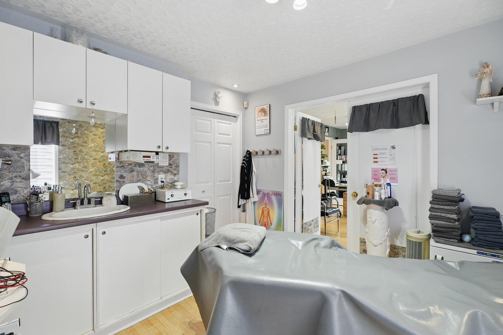 









673


Ch. Klock

,
Gatineau (Aylmer),




QC
J9J3G8

