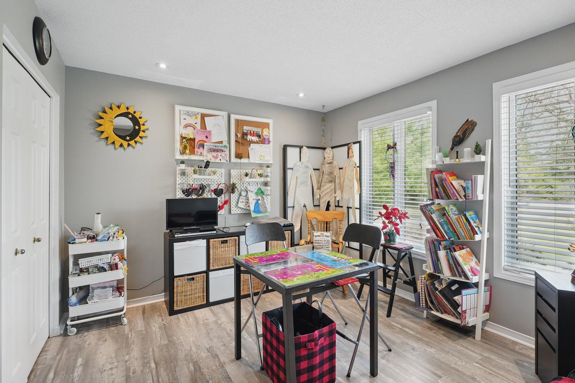 









673


Ch. Klock

,
Gatineau (Aylmer),




QC
J9J3G8

