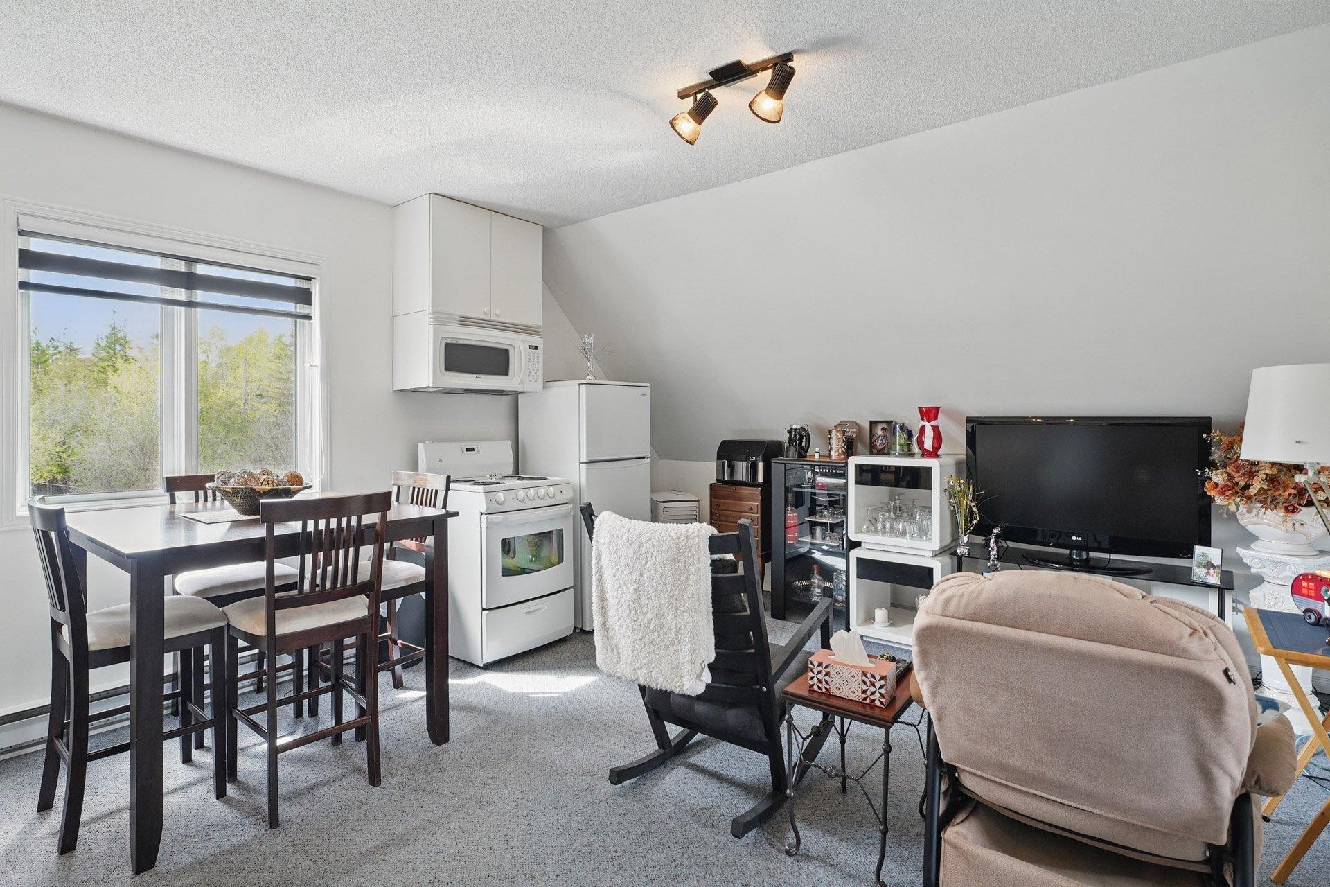 









673


Ch. Klock

,
Gatineau (Aylmer),




QC
J9J3G8

