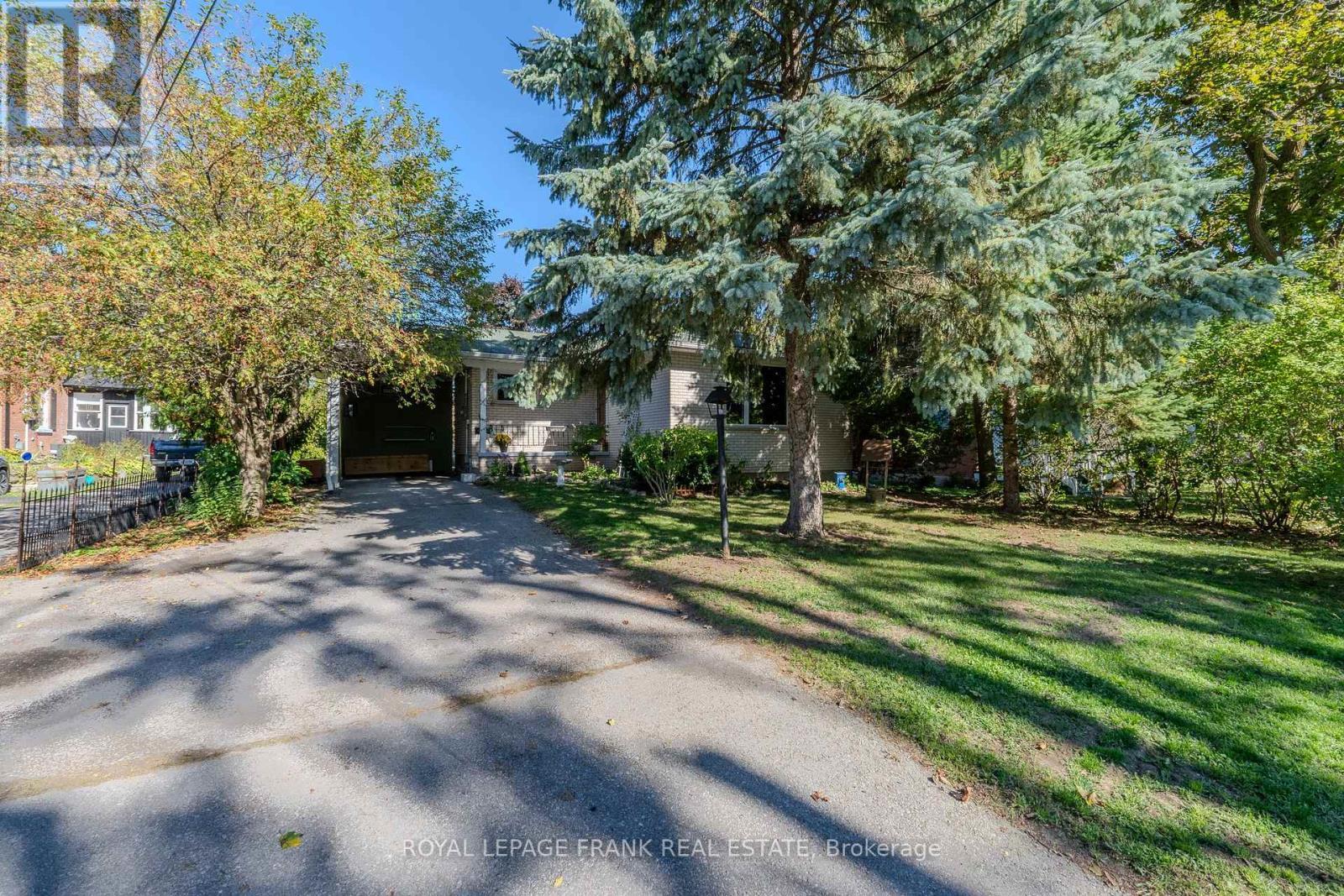 












32 MELBOURNE STREET E

,
Kawartha Lakes (Lindsay),




Ontario
K9V1X7

