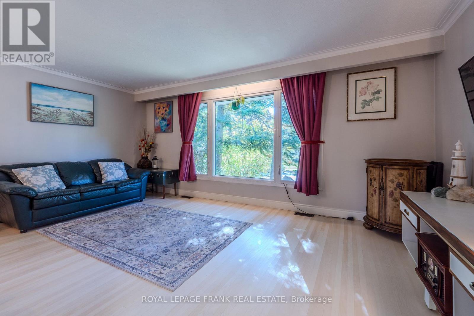 












32 MELBOURNE STREET E

,
Kawartha Lakes (Lindsay),




Ontario
K9V1X7

