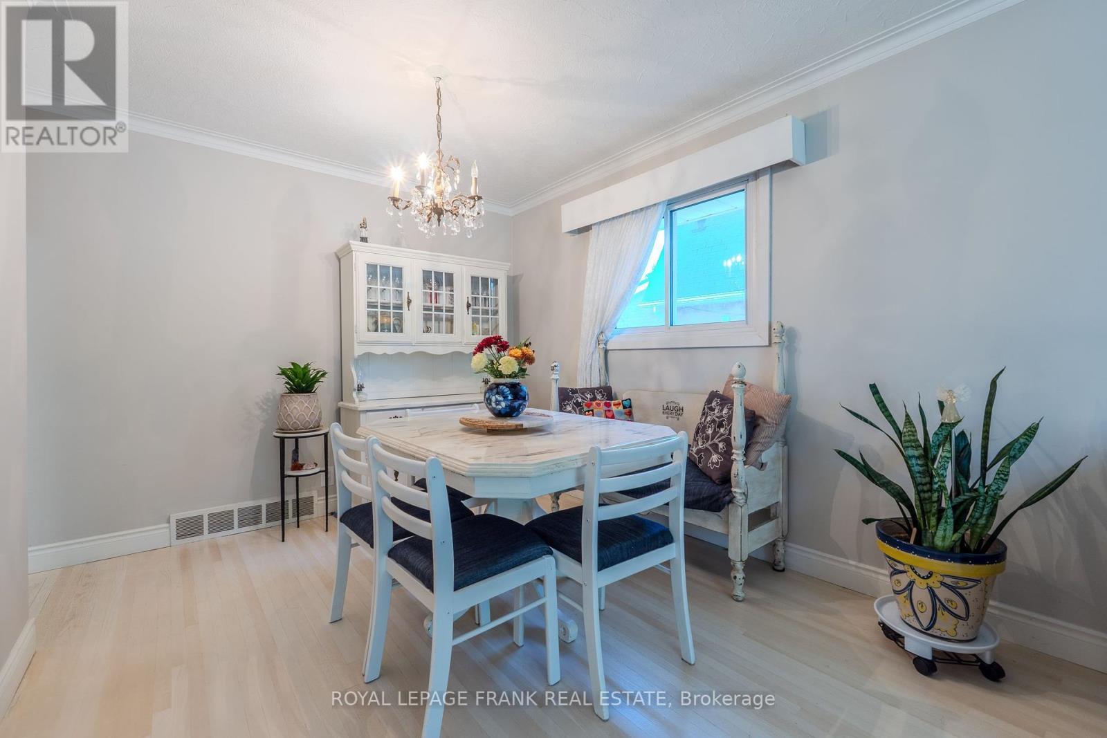 












32 MELBOURNE STREET E

,
Kawartha Lakes (Lindsay),




Ontario
K9V1X7

